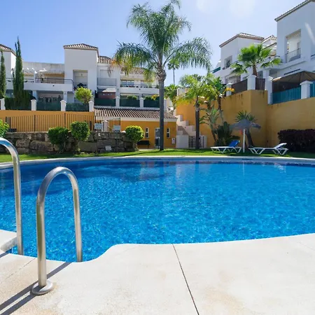 Family Friendly Near Puerto Banus * ماربيا